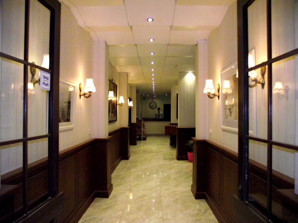 קוסדסי Akman Hotel מראה חיצוני תמונה
